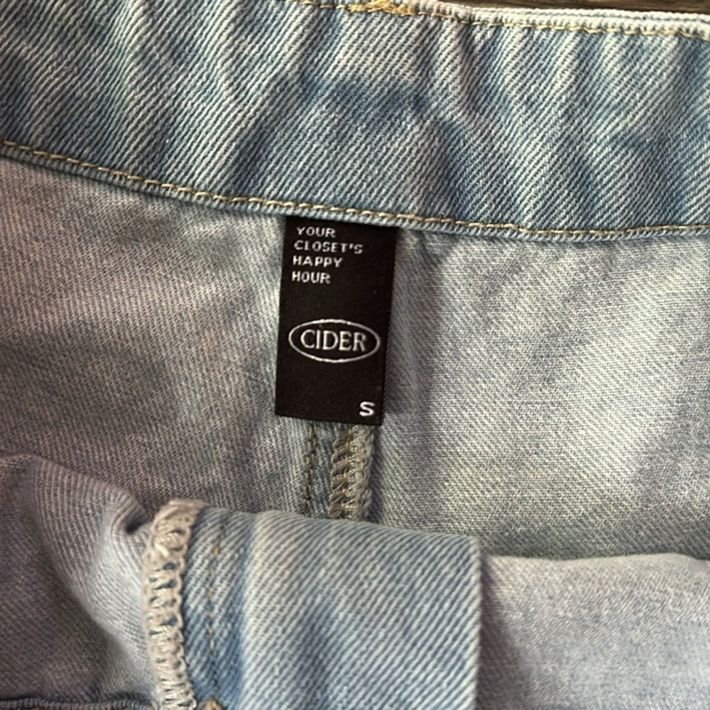 Cider Light Blue Floral Embroidered Jean Shorts size small - Picture 7 of 9